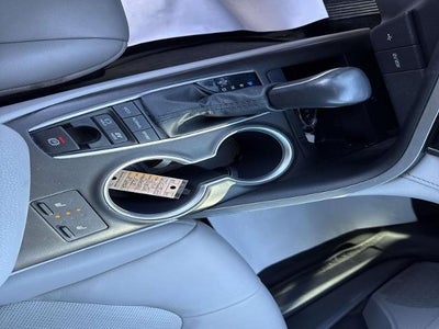 2022 Toyota Camry Hybrid XLE