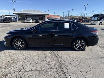 2022 Toyota Camry Hybrid XLE