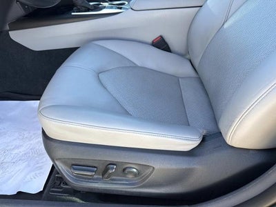 2022 Toyota Camry Hybrid XLE