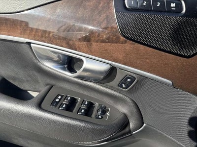 2019 Volvo XC90 Momentum